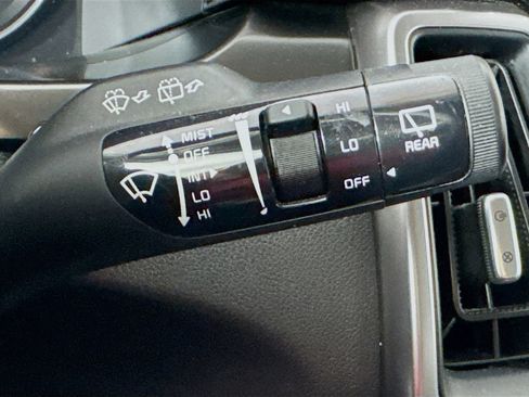 Used 2023 Kia Sorento LX FWD image 13