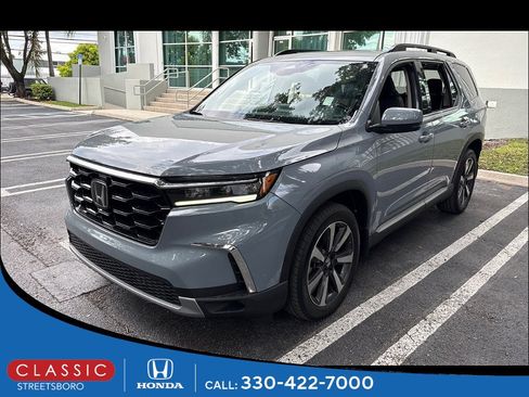 Used 2025 Honda Pilot Touring image 1
