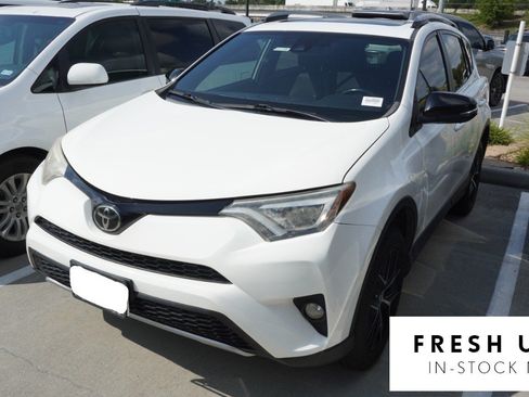 Used 2018 Toyota RAV4 SE w/ Power Extra Value Package FWD image 1