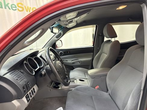 Used 2010 Toyota Tacoma Base image 12
