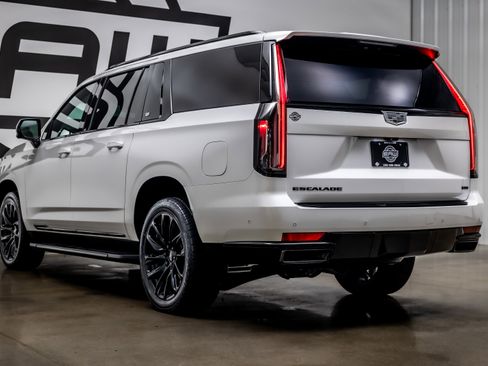 Used 2023 Cadillac Escalade ESV Sport w/ LPO, ONYX Package AWD/4WD image 28