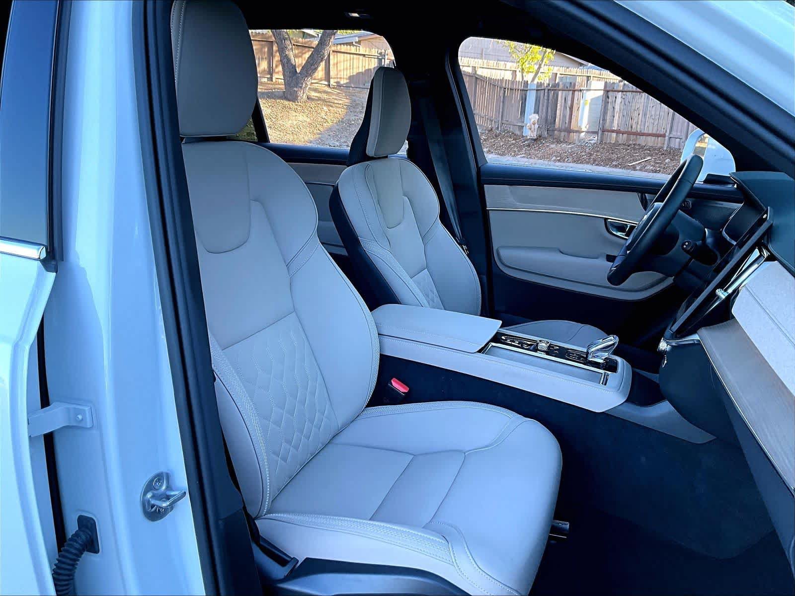 Used 2025 Volvo XC90 T8 Plus w/ Protection Package Premier AWD/4WD image 12