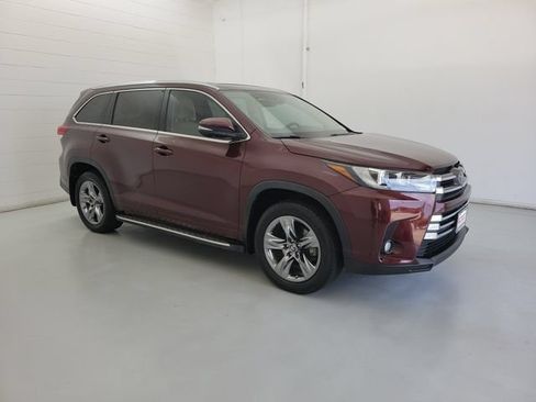Used 2019 Toyota Highlander Limited Platinum FWD image 4
