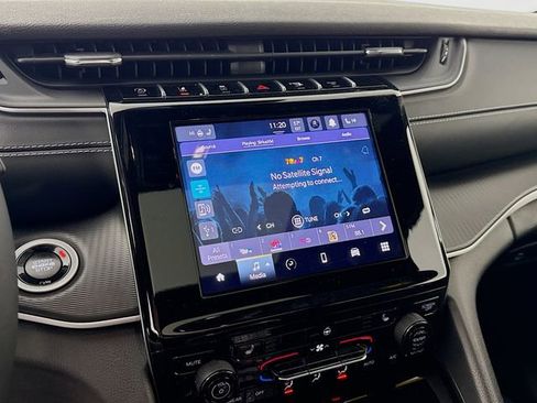 Used 2024 Jeep Grand Cherokee Altitude image 14