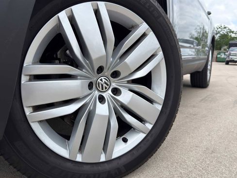 Used 2019 Volkswagen Atlas SEL FWD image 2