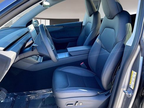 Used 2026 Tesla Model Y 2WD image 19