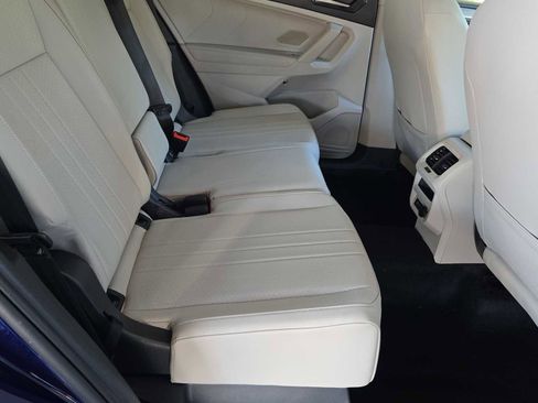 Used 2023 Volkswagen Tiguan SE w/ Panoramic Sunroof Package image 21