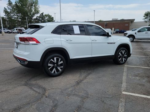 Used 2022 Volkswagen Atlas Cross Sport SE FWD image 12