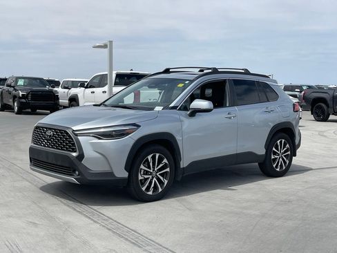 Used 2024 Toyota Corolla Cross XLE w/ Convenience Package image 6