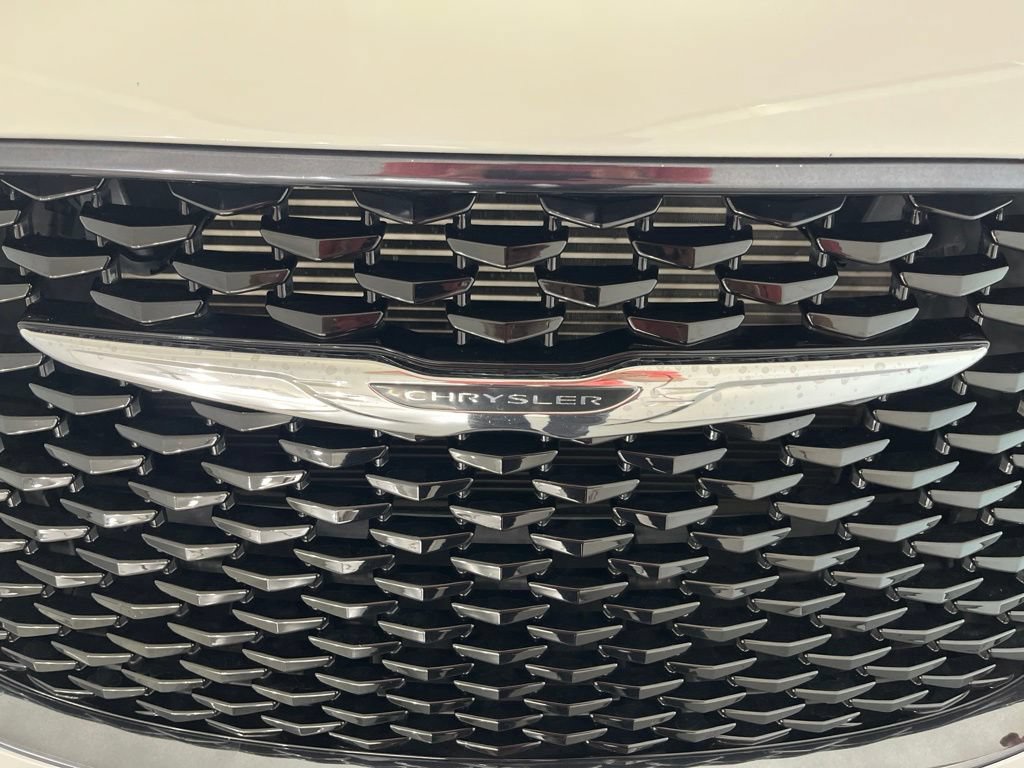 Used 2019 Chrysler 300 S w/ 300S Premium Group 2 RWD image 35