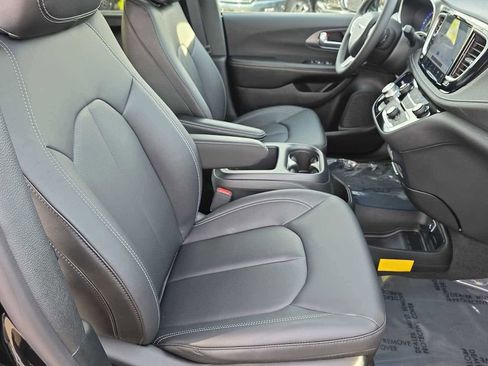 New 2026 Chrysler Pacifica Select FWD image 48