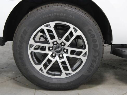 New 2026 Ford Expedition Active RWD image 15