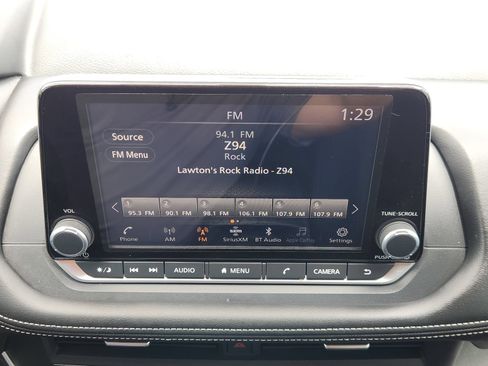 Used 2025 Nissan Rogue SV FWD image 19