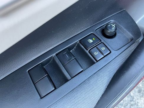 Used 2021 Toyota Corolla LE image 9