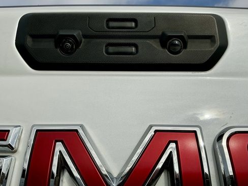 Used 2025 GMC Sierra 1500 SLT w/ SLT Premium Plus Package image 15