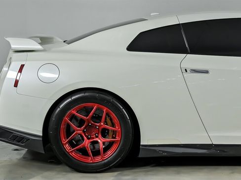 Used 2019 Nissan GT-R Premium AWD/4WD image 13