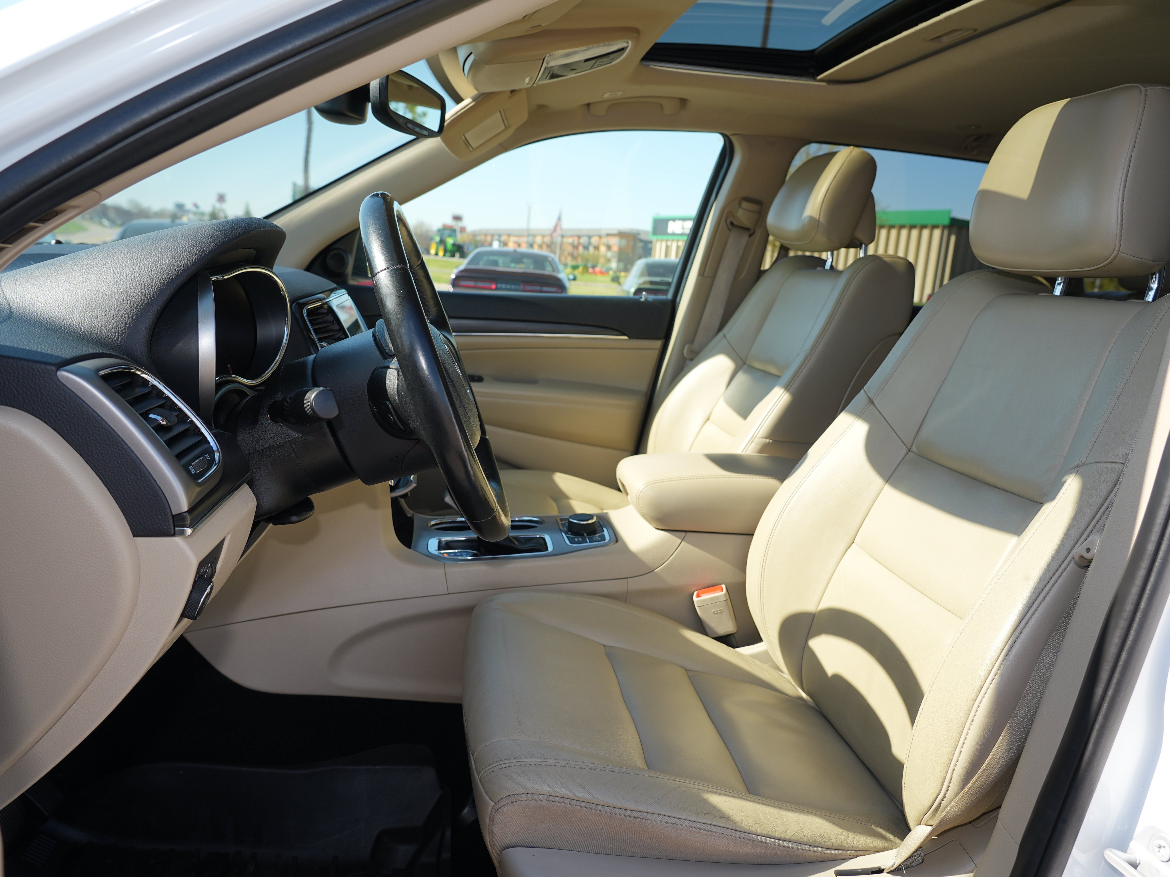Used 2021 Jeep Grand Cherokee Limited AWD/4WD image 12