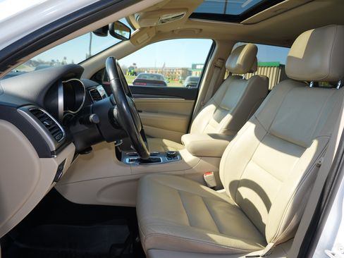 Used 2021 Jeep Grand Cherokee Limited AWD/4WD image 12