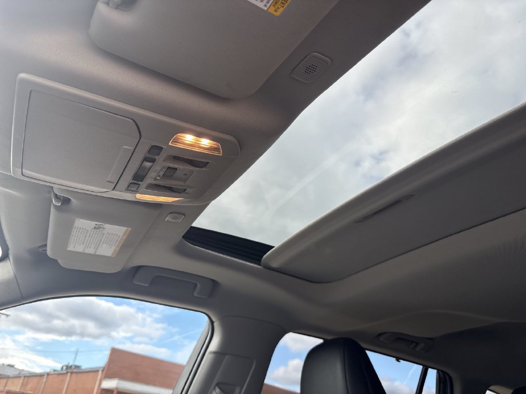 Used 2025 Toyota Highlander XLE FWD image 20