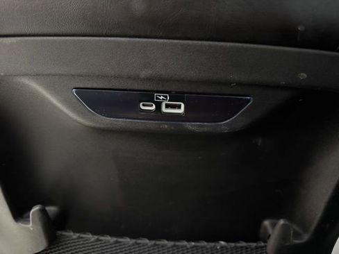 Used 2023 Chrysler Pacifica Touring-L image 37