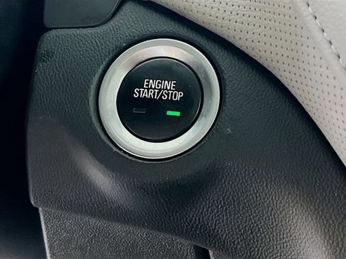Used 2021 Chevrolet Equinox Premier FWD image 19