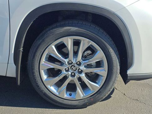 Used 2023 Toyota Highlander Limited AWD/4WD image 9