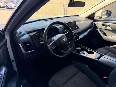 Used 2025 Nissan Rogue SV FWD image 30