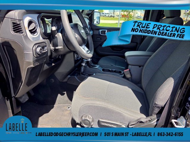 Used 2026 Jeep Wrangler Unlimited Sahara AWD/4WD image 8