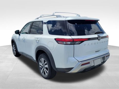 New 2025 Nissan Pathfinder SL image 3