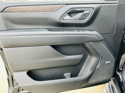 Used 2022 Chevrolet Suburban Premier image 19