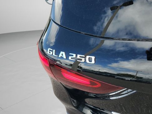 Certified 2025 Mercedes-Benz GLA 250 image 32