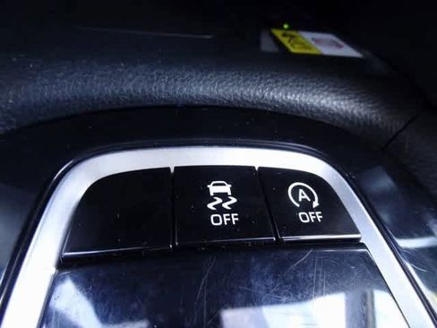 Used 2023 Toyota Corolla Cross XLE image 29