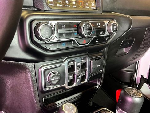 Used 2023 Jeep Wrangler Unlimited Sahara AWD/4WD image 16