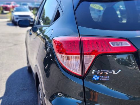 Used 2018 Honda HR-V EX image 9