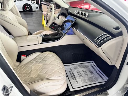 Used 2022 Mercedes-Benz S 580 4MATIC Sedan w/ AMG Line Package image 11