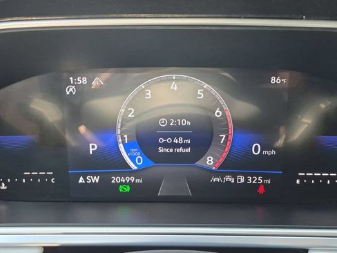 Used 2025 Volkswagen Taos SE AWD/4WD image 16