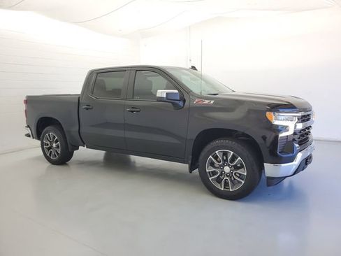 Used 2022 Chevrolet Silverado 1500 LT w/ Z71 Off-Road Package image 4