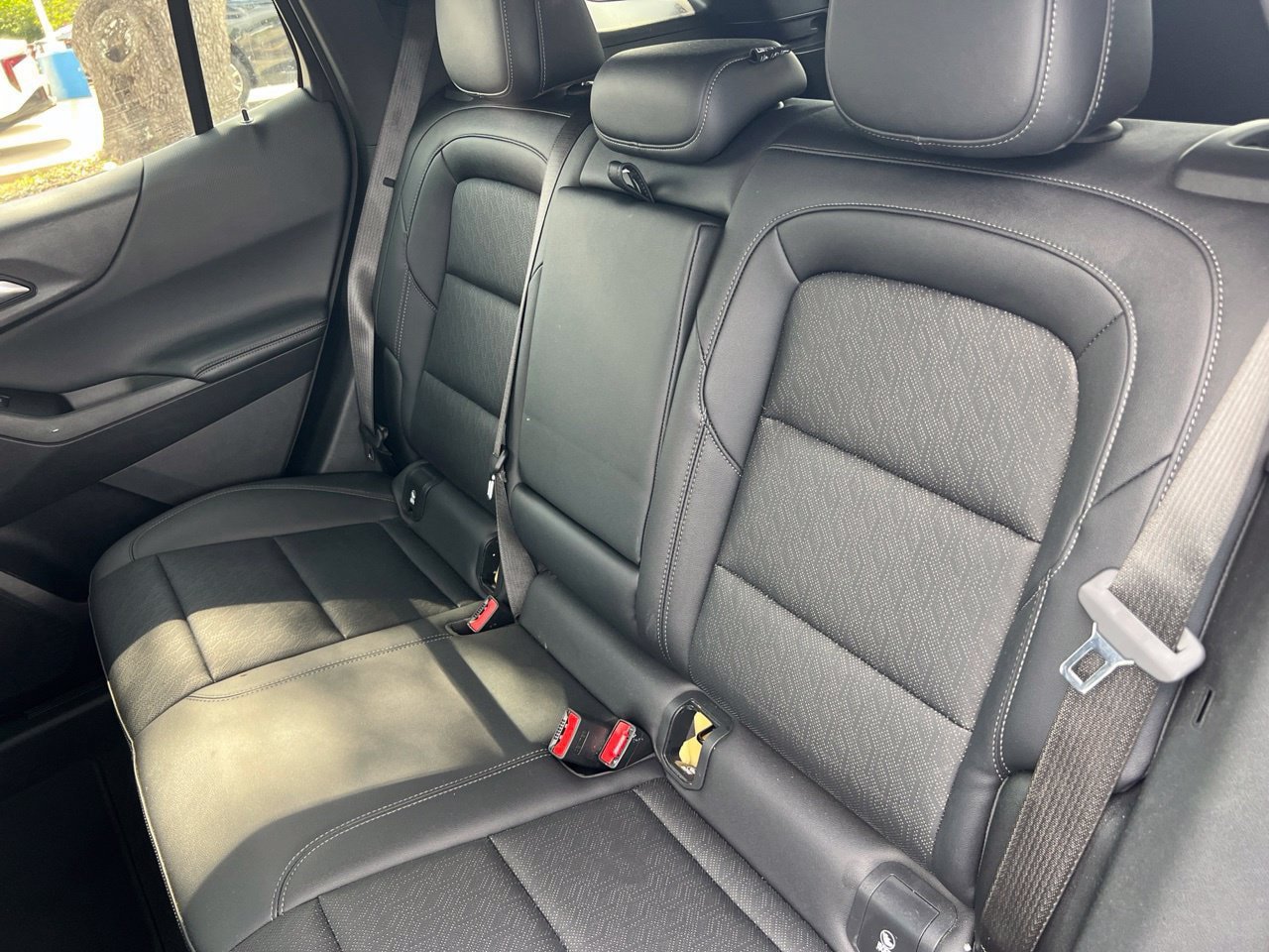 Used 2025 Chevrolet Equinox LT w/ Convenience Package II FWD image 22