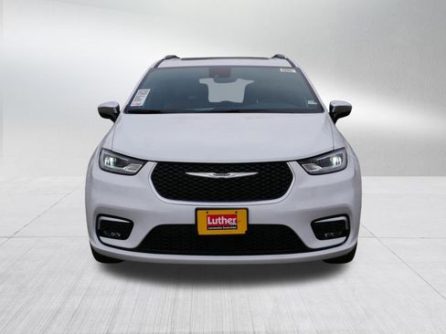 New 2026 Chrysler Pacifica Pinnacle image 2