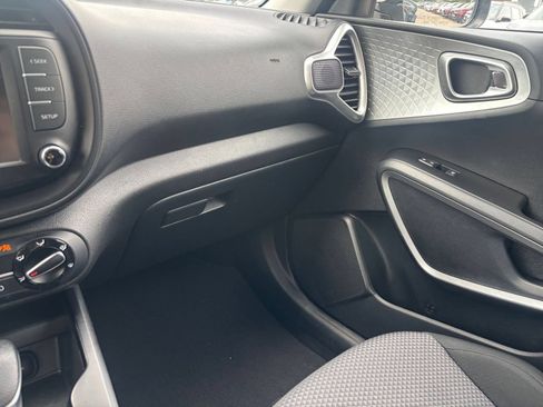 Used 2025 Kia Soul LX w/ LX Technology Package FWD image 33