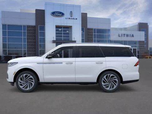 New 2025 Lincoln Navigator Reserve image 3