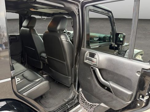 Used 2015 Jeep Wrangler Unlimited Sahara image 13