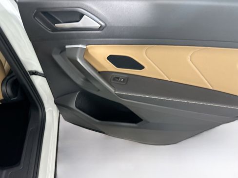 Used 2024 Volkswagen Tiguan SE image 29