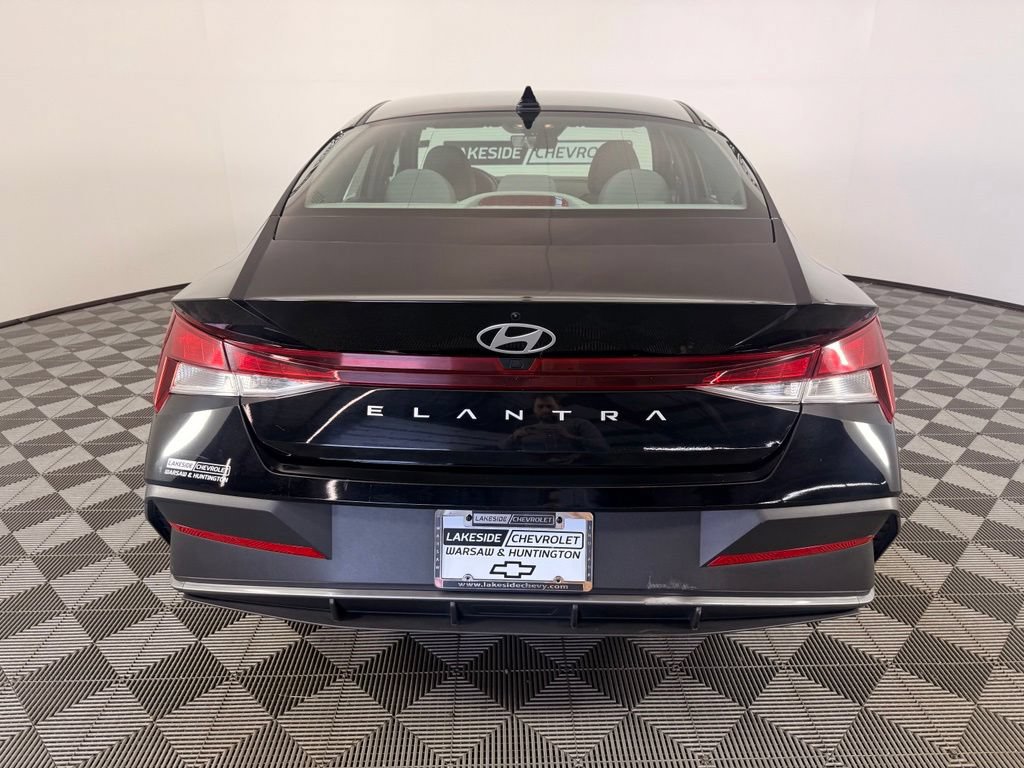 Used 2024 Hyundai Elantra SEL FWD image 5