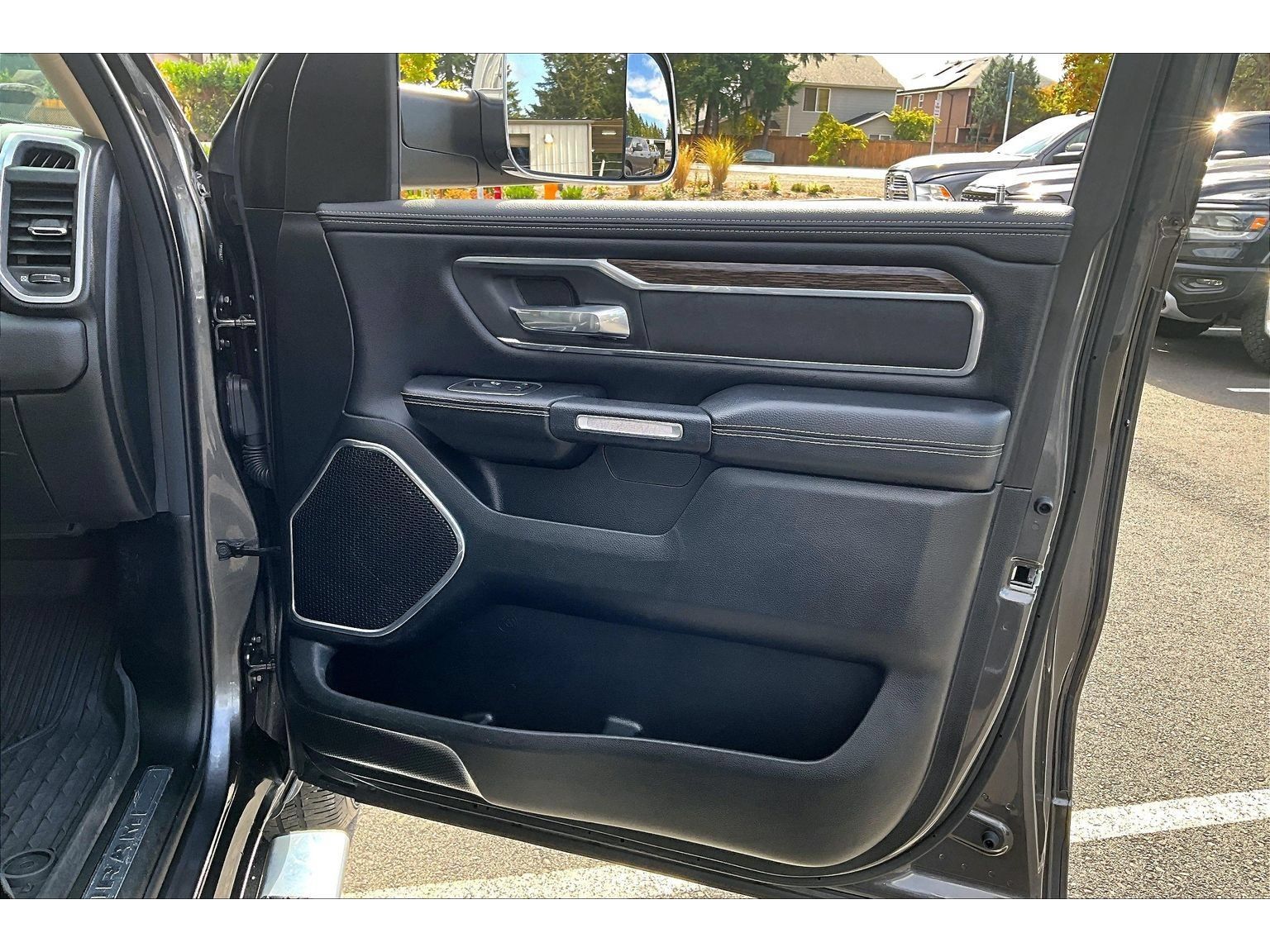 Used 2020 RAM 1500 Laramie AWD/4WD image 23