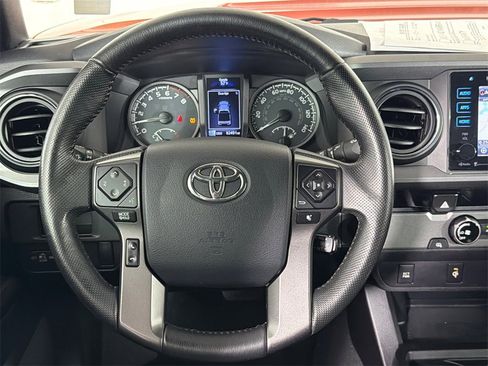 Used 2016 Toyota Tacoma TRD Sport image 24
