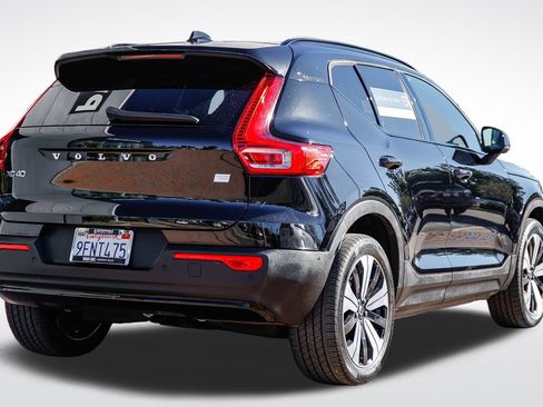Used 2023 Volvo XC40 Recharge Plus image 8