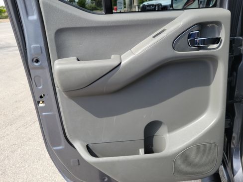 Used 2020 Nissan Frontier SV w/ Midnight Edition Floor Mats image 23