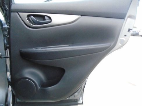 Used 2021 Nissan Rogue Sport S image 28