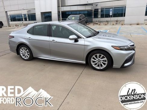 Used 2022 Toyota Camry SE FWD image 1